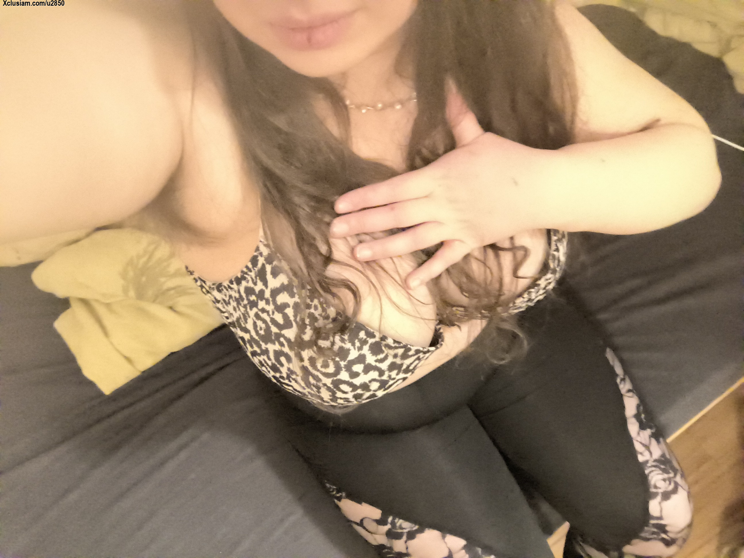 SEXY ODER ZU LIEB? 💕
Leo macht mich richtig naughty 👅
Soll ich das später für dich
ausziehen? 🥰